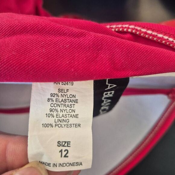 La Blanca Women's Red Nylon/Spandex Twisted Bandeau Ruched One pc Swimsuit - Picture 8 of 8